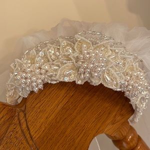 Wedding veil with sequins and pearls